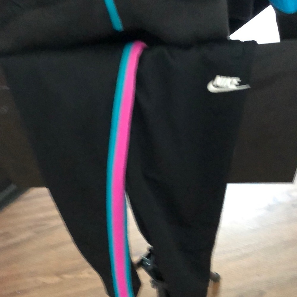 Nike sweatsuit - Picture 3 of 4